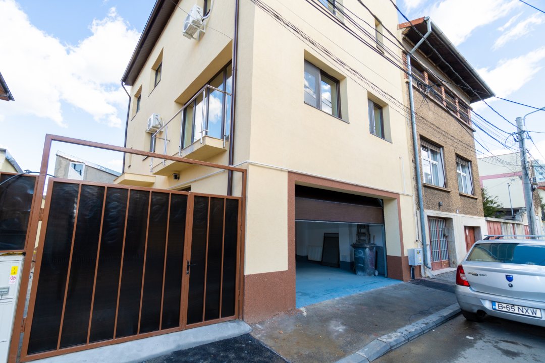 House / villa for rent 240 sqm in Bucuresti, Banu Manta area